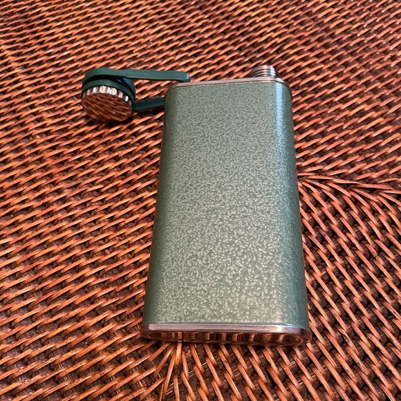 🎄Stanley Green Flask Great Stocking Stuffer - Picture 4 of 9